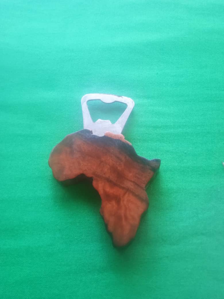 DÉCAPSULEUR EN BOIS D'ÉBÈNE AFRIQUE