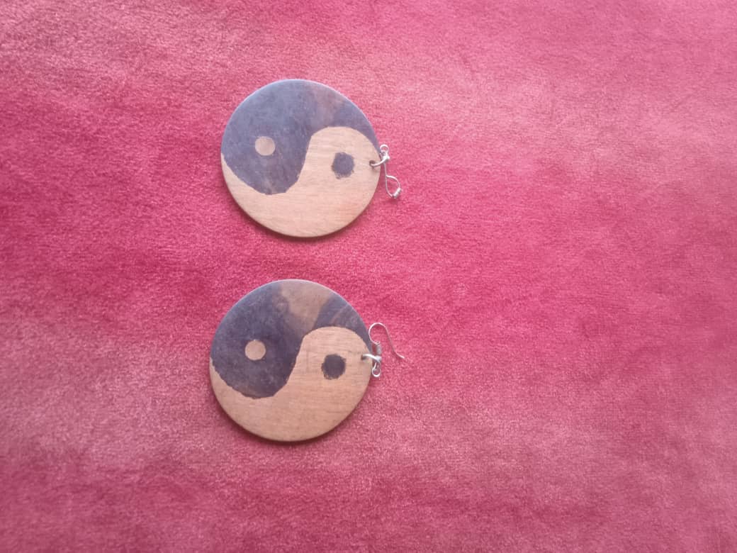 BOUCLES D'OREILLES EN BOIS D'ÉBÈNE