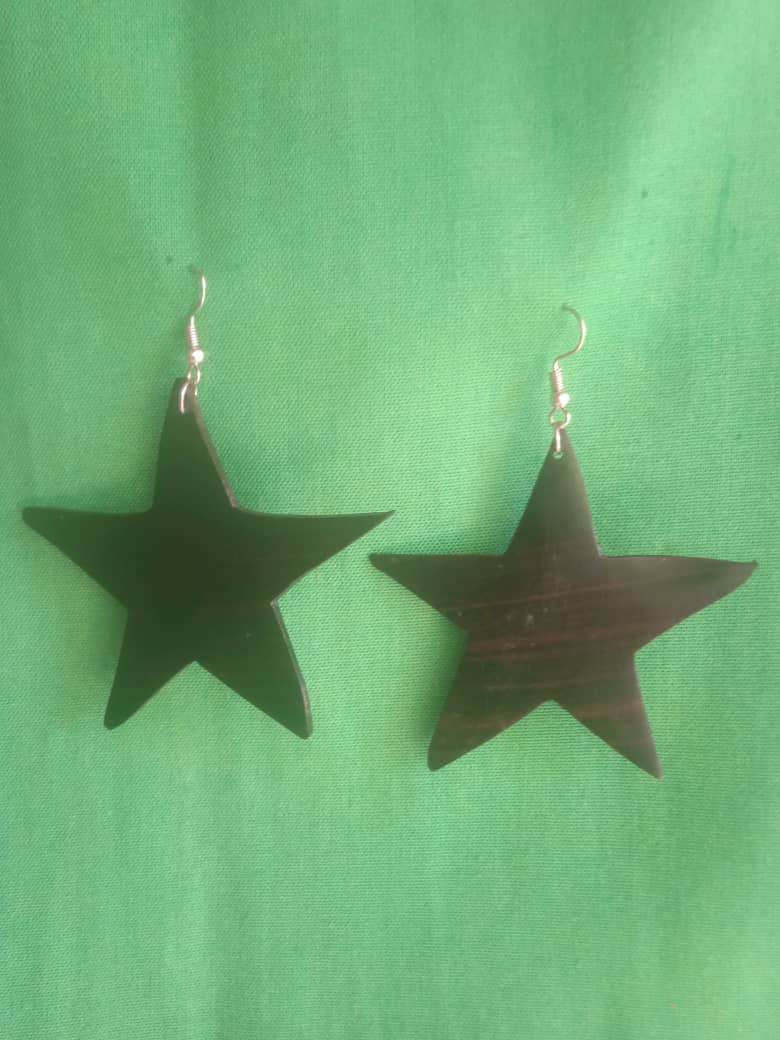 BOUCLES D'OREILLES EN BOIS D'ÉBÈNE ÉTOILES