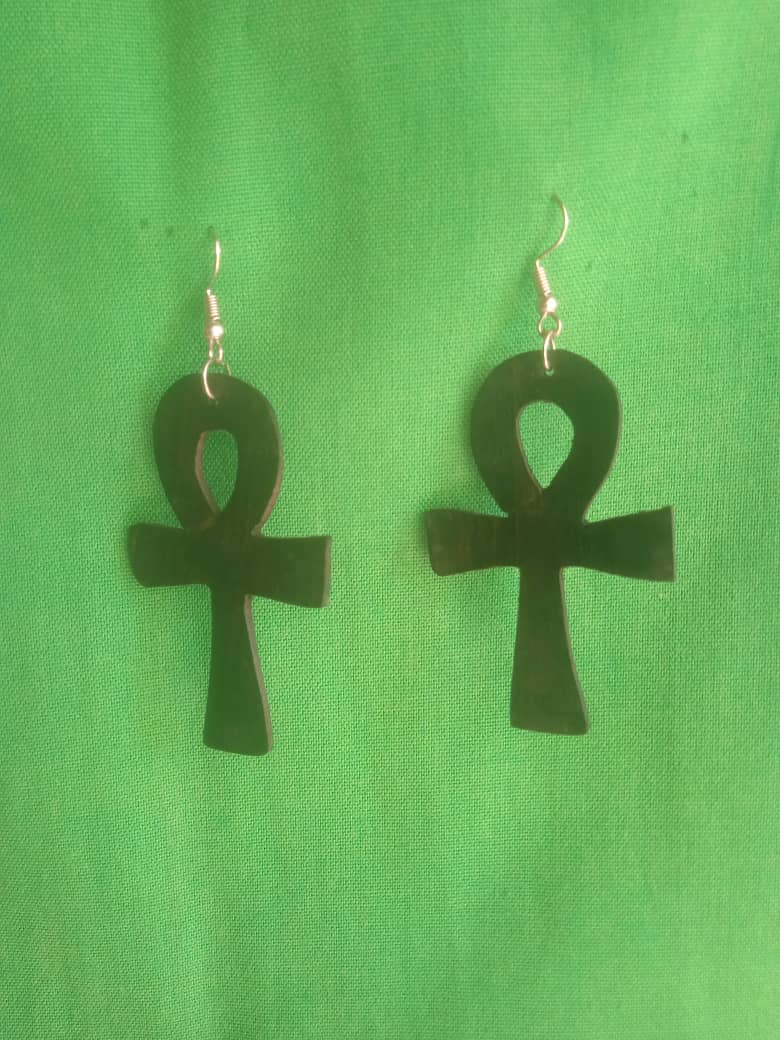 BOUCLES D'OREILLES EN BOIS D'ÉBÈNE CROIX ÉGYPTIENNE