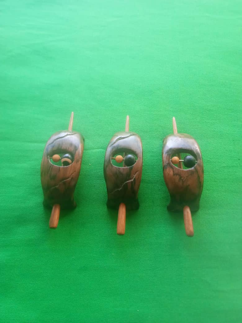 BARRETTE À CHEVEUX EN BOIS D'ÉBÈNE