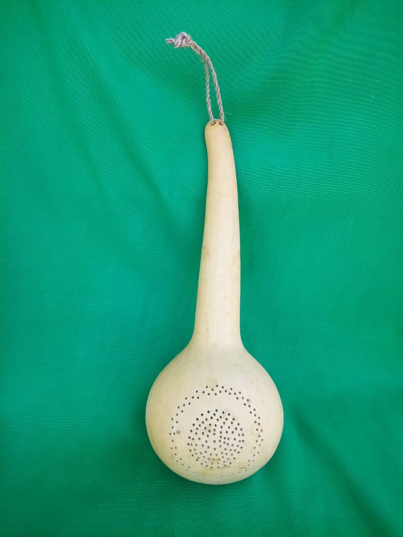 PASSOIRE À THÉ EN CALEBASSE AFRICAINE