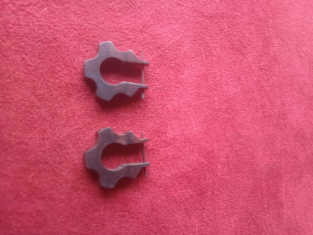 BOUCLES D'OREILLES EN BOIS D'ÉBÈNE