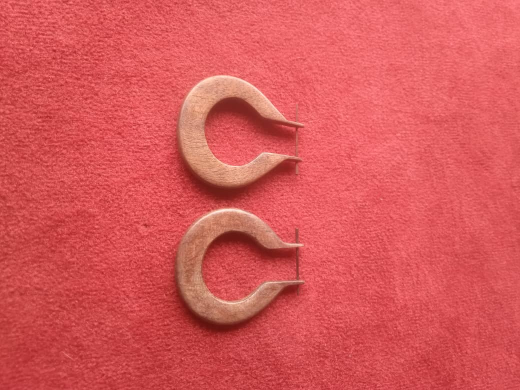 BOUCLES D'OREILLES EN BOIS D'ÉBÈNE