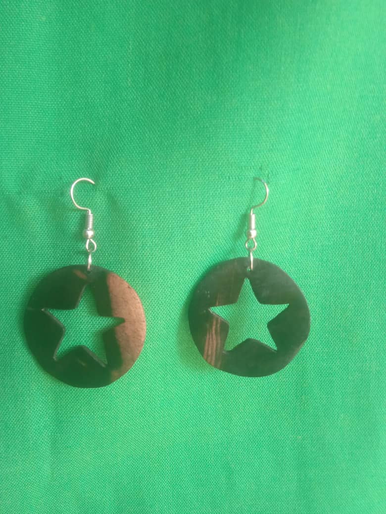 BOUCLES D'OREILLES EN BOIS D'ÉBÈNE