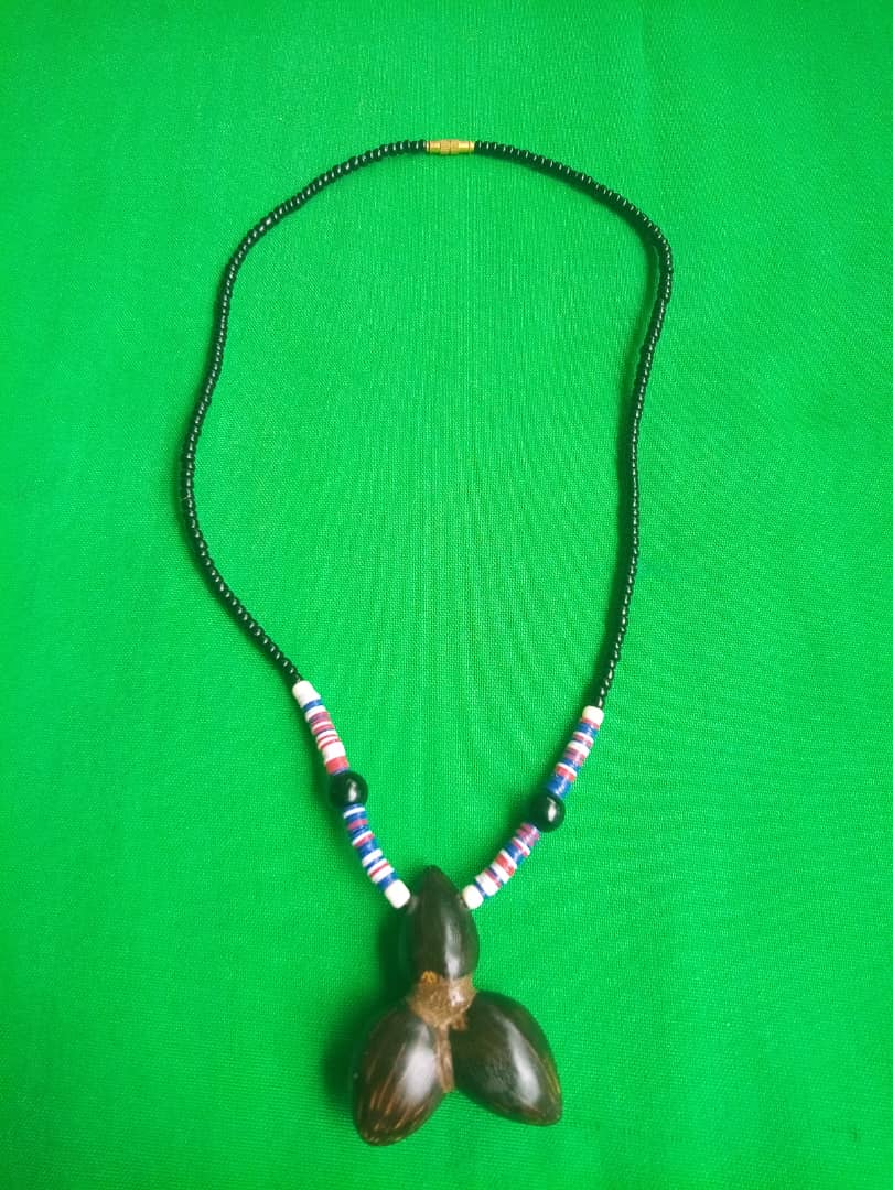 COLLIER EN NOIX DE PALMIER