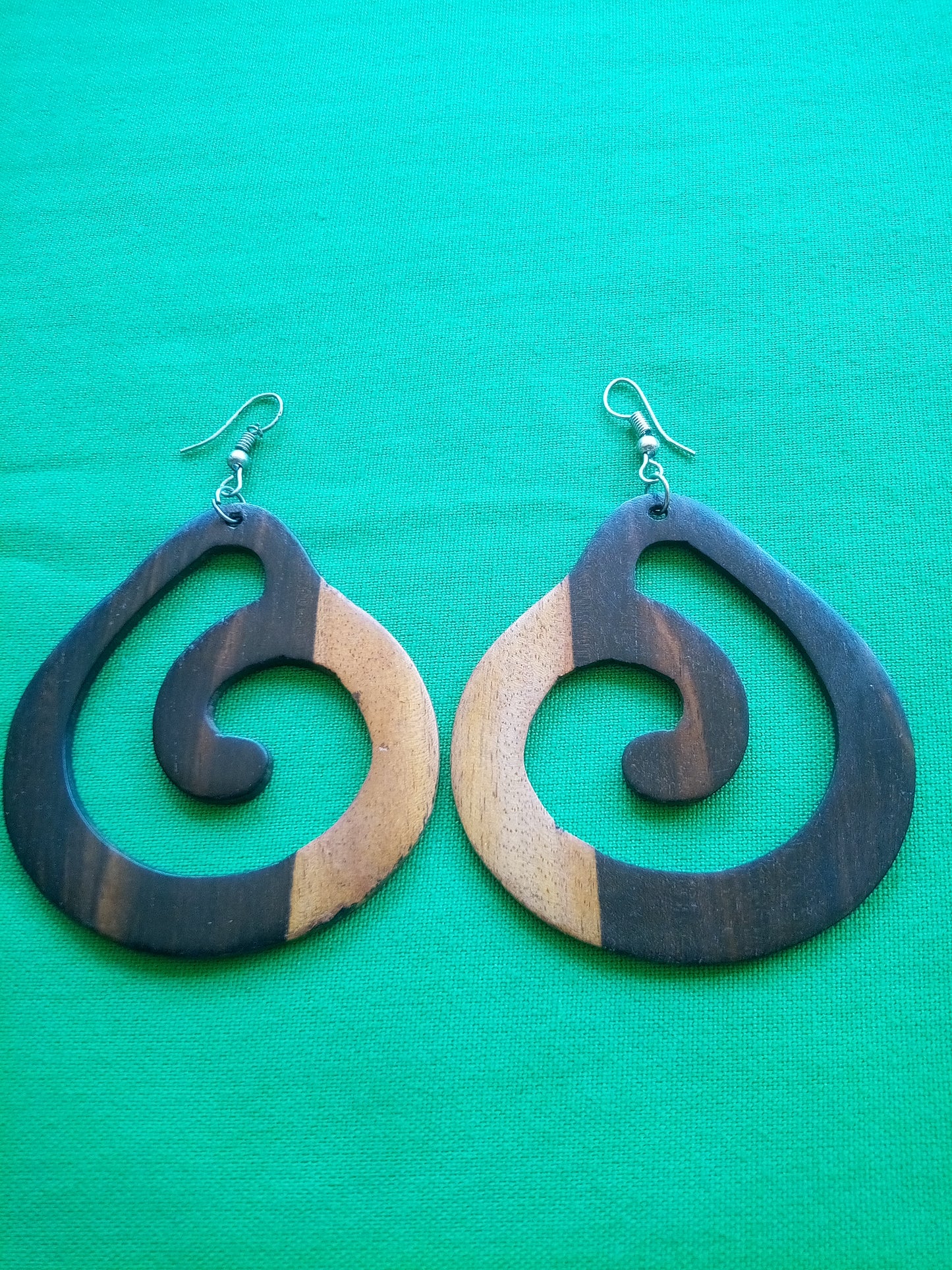 BOUCLES D'OREILLES EN BOIS D'ÉBÈNE