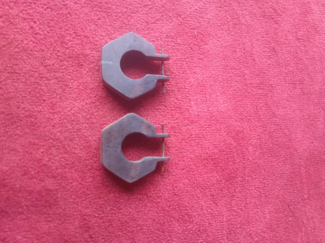 BOUCLES D'OREILLES EN BOIS D'ÉBÈNE