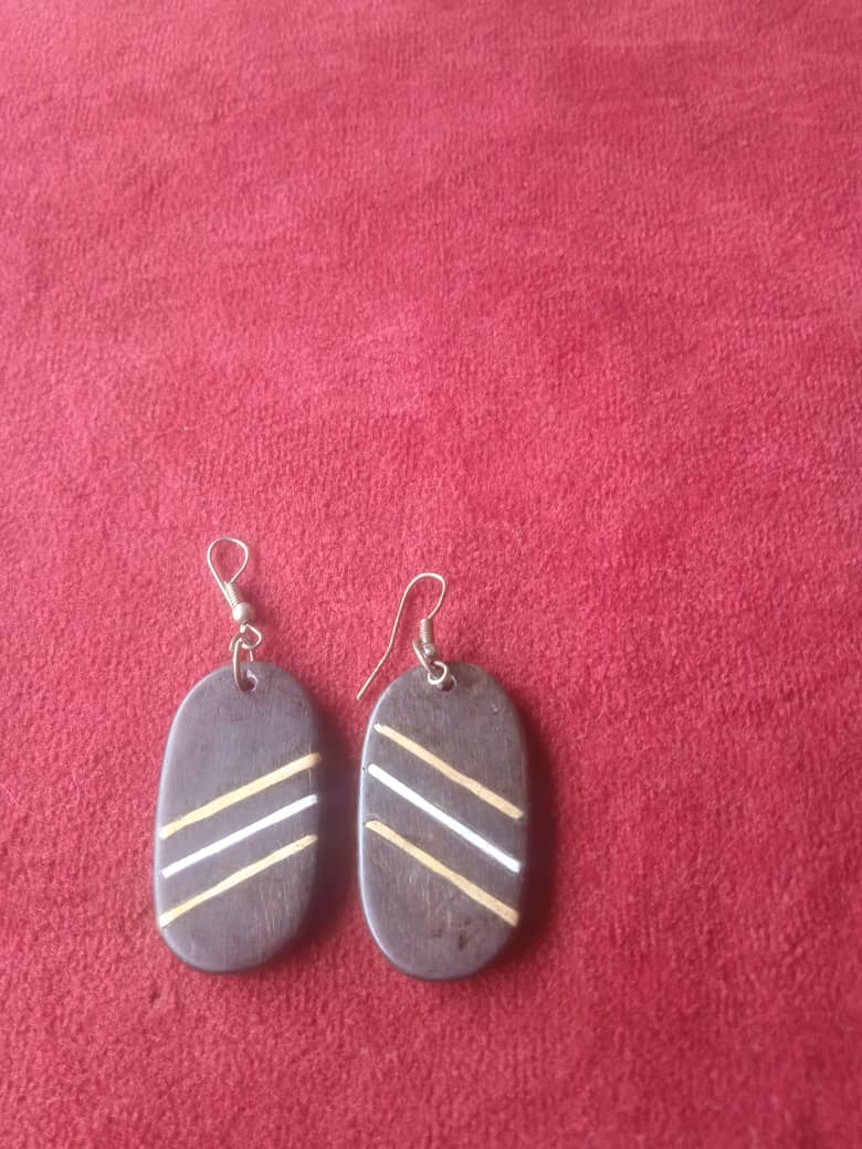 BOUCLES D'OREILLES EN BOIS D'ÉBÈNE ET EN BRONZE