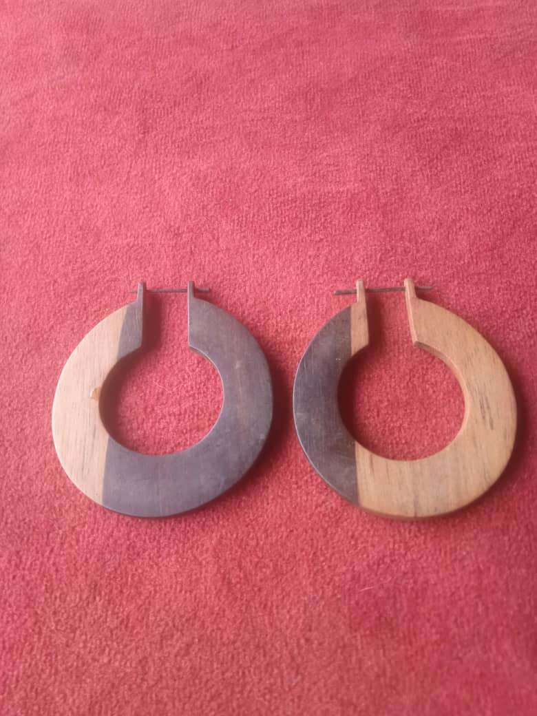 BOUCLES D'OREILLES EN BOIS D'ÉBÈNE