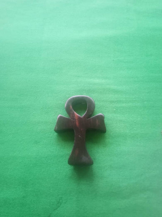 PENDENTIF EN BOIS D'ÉBÈNE