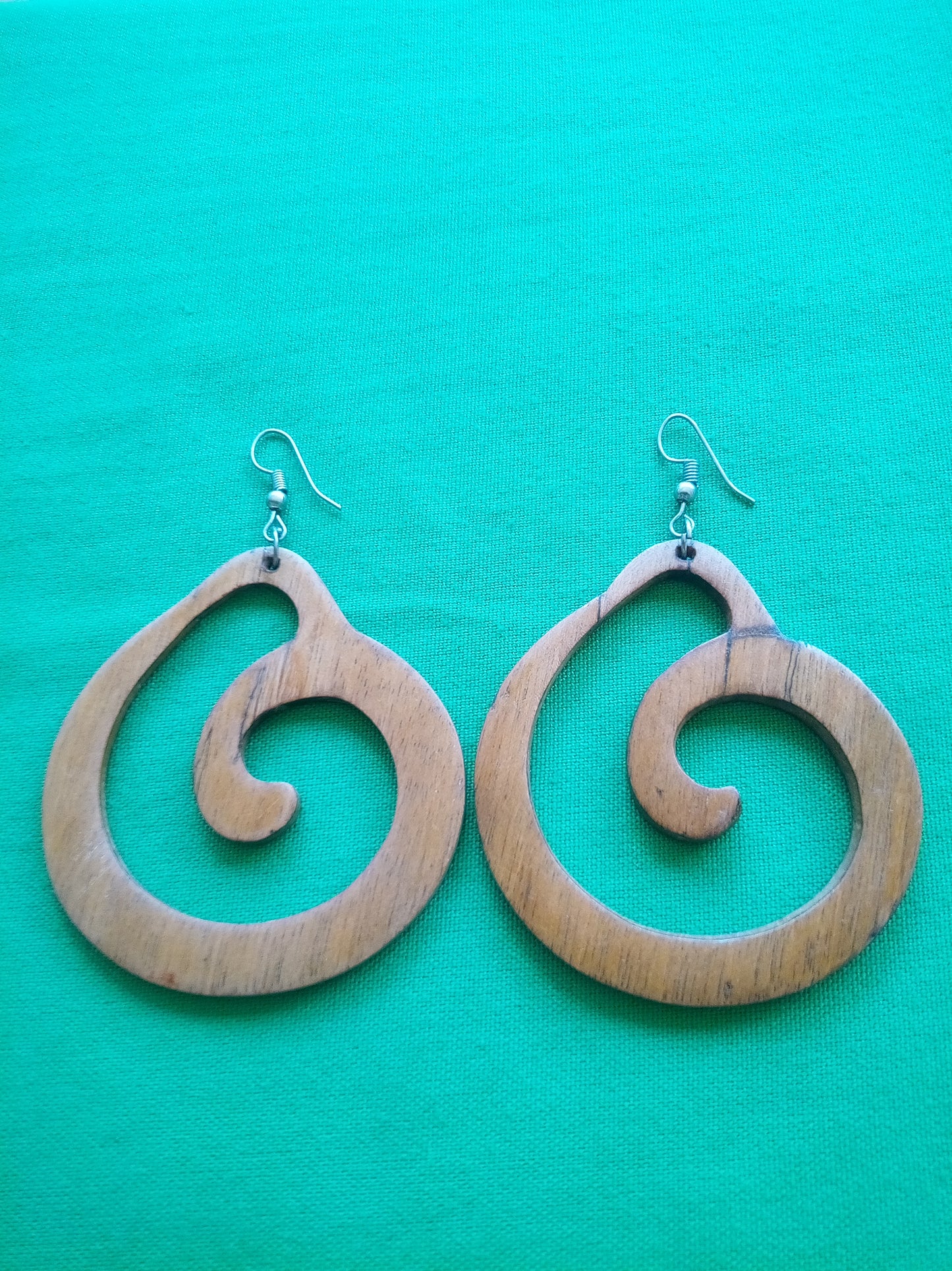 BOUCLES D'OREILLES EN BOIS D'ÉBÈNE